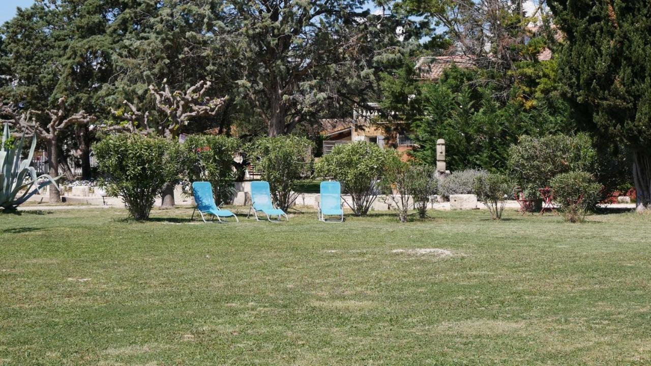 Mas Maurane-Roulotte Avec Spa Prive Aux Portes D'Arles タラスコン エクステリア 写真