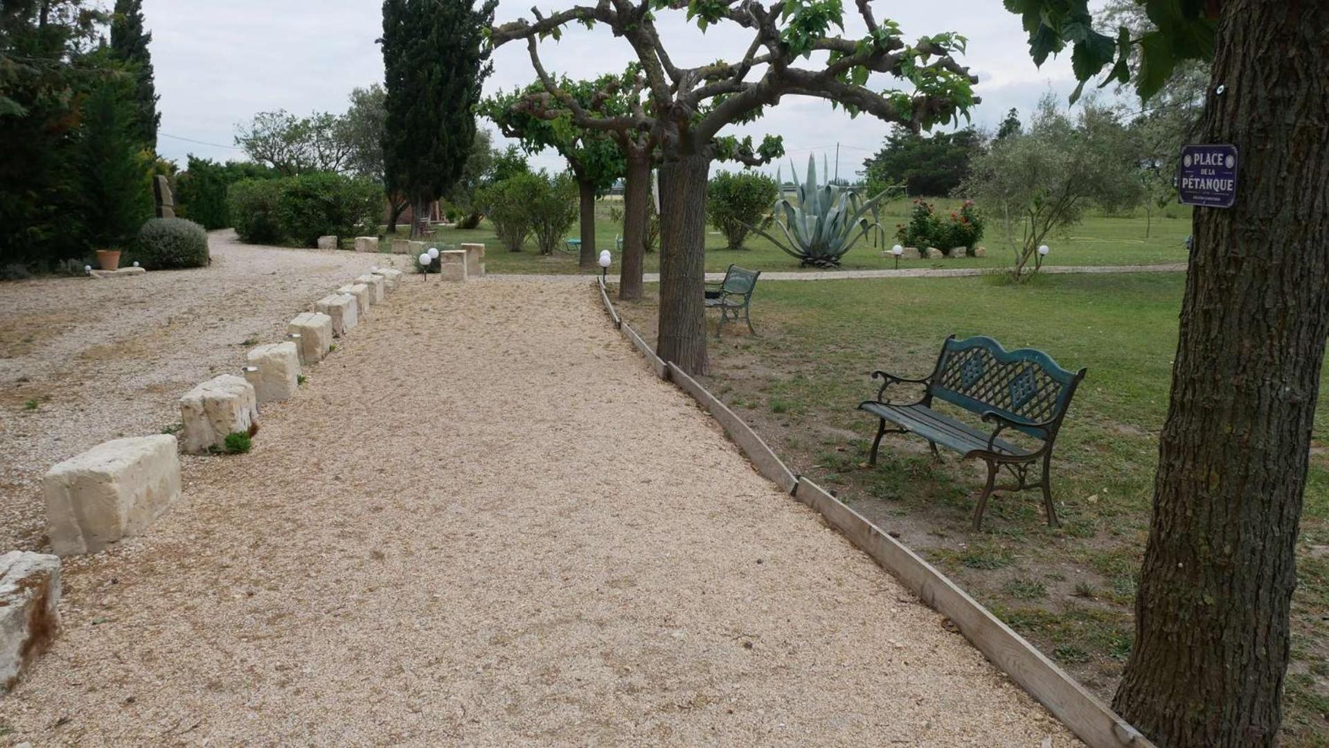 Mas Maurane-Roulotte Avec Spa Prive Aux Portes D'Arles タラスコン エクステリア 写真